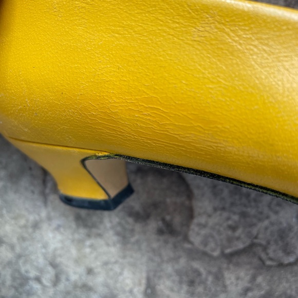 Vintage 60’s mustard yellow Pappagallo kitten heel pumps, size 7.5 - Picture 6 of 11